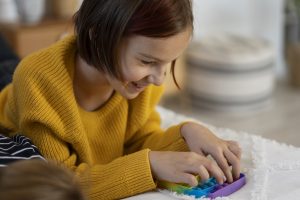 Comment aider un enfant dyspraxique à devenir plus autonome ?