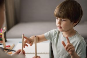 C’est quoi la dyspraxie ? Définition, symptômes et accompagnement