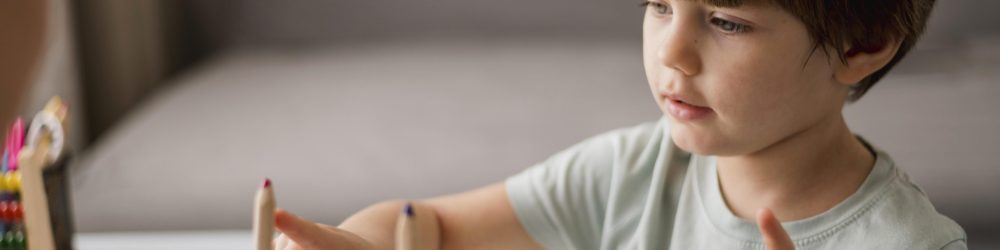 C’est quoi la dyspraxie ? Définition, symptômes et accompagnement
